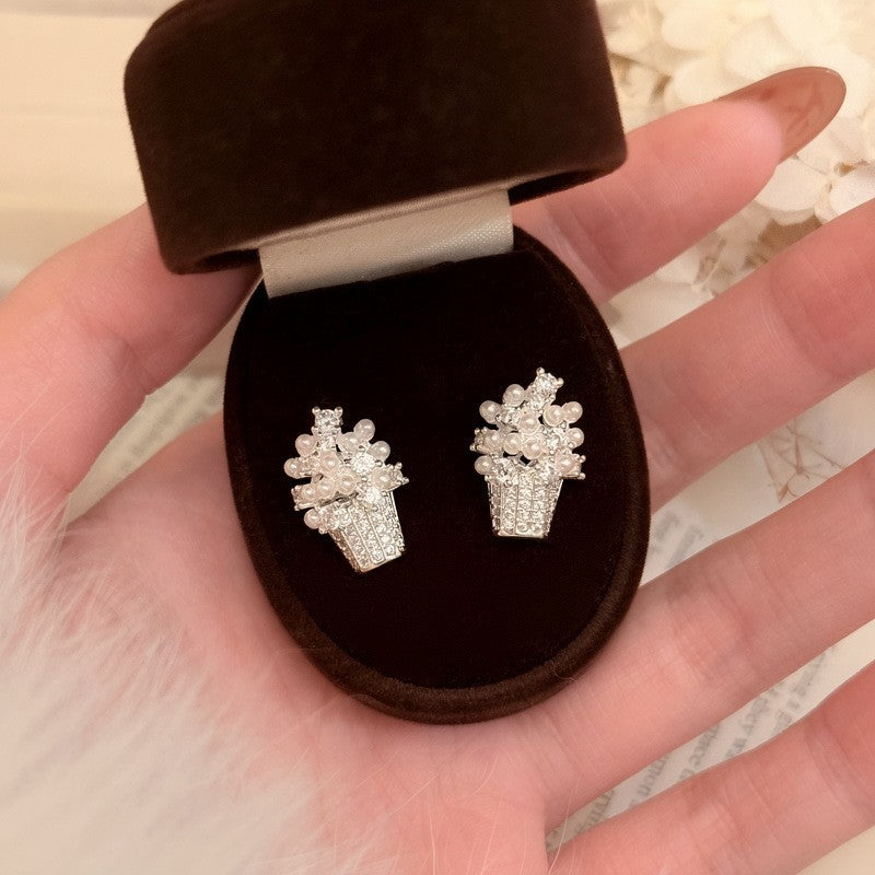 Women's Style Refined Zircon Flower Pearl Light Luxury High-grade Ear Earrings