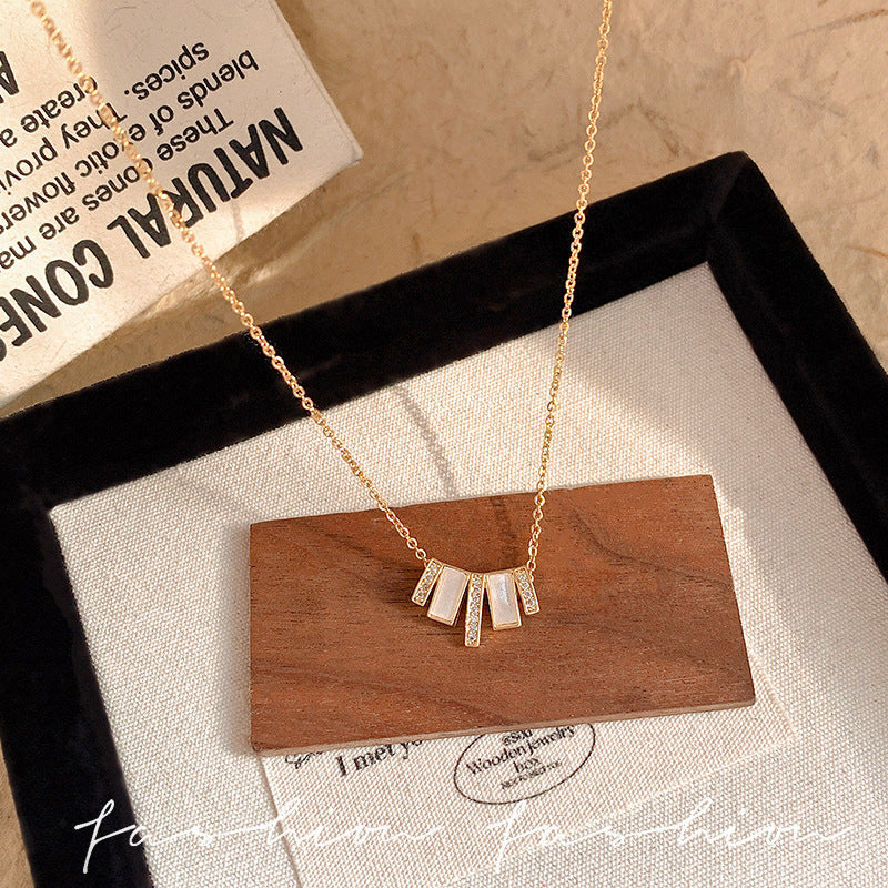 Geometric Imitation White Shell Titanium Steel High Sense Light Luxury Necklace