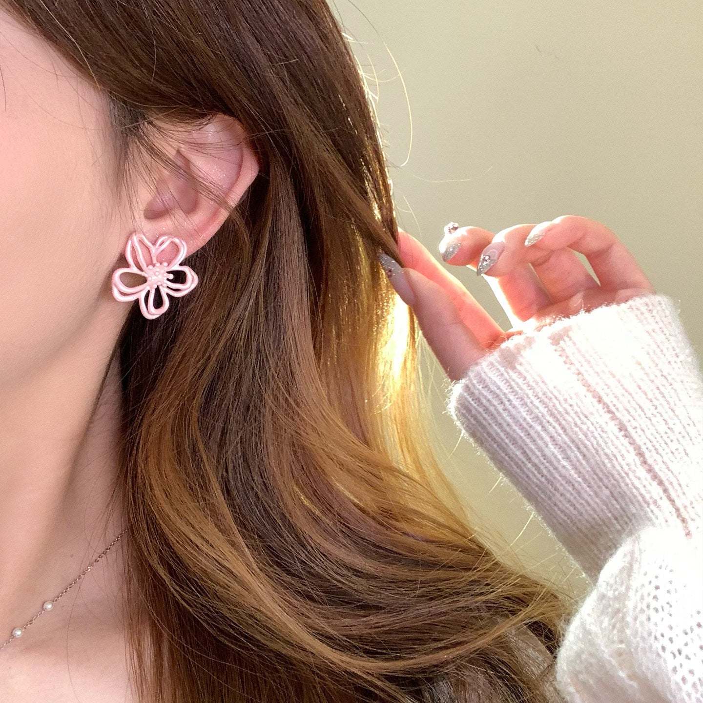 Women's Light Luxury High-grade Unique Design Ear Super Stud Earrings
