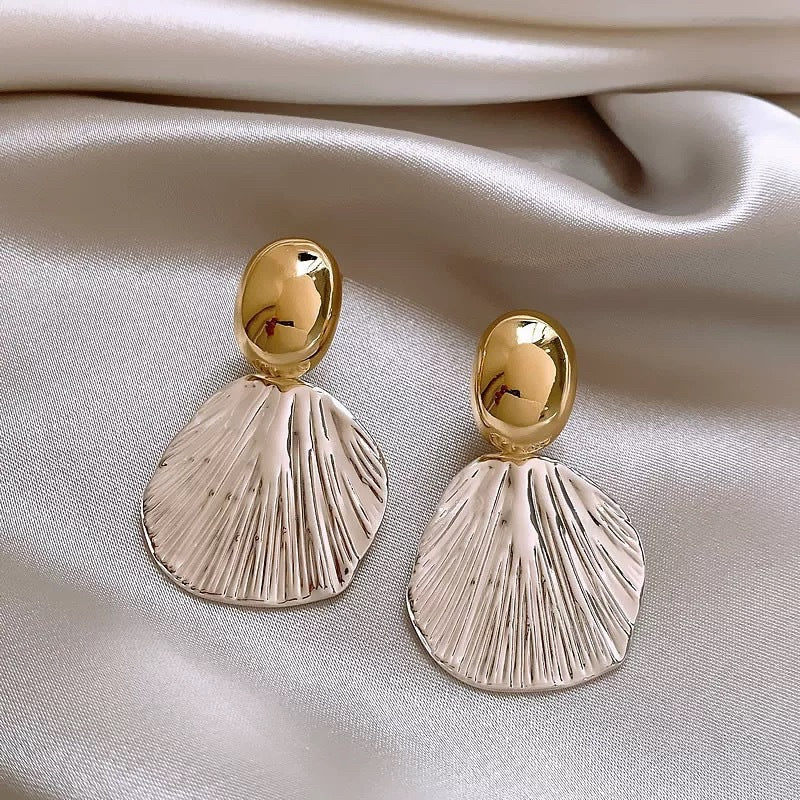 Charming Women's Bow Pearl Light Luxury Earrings