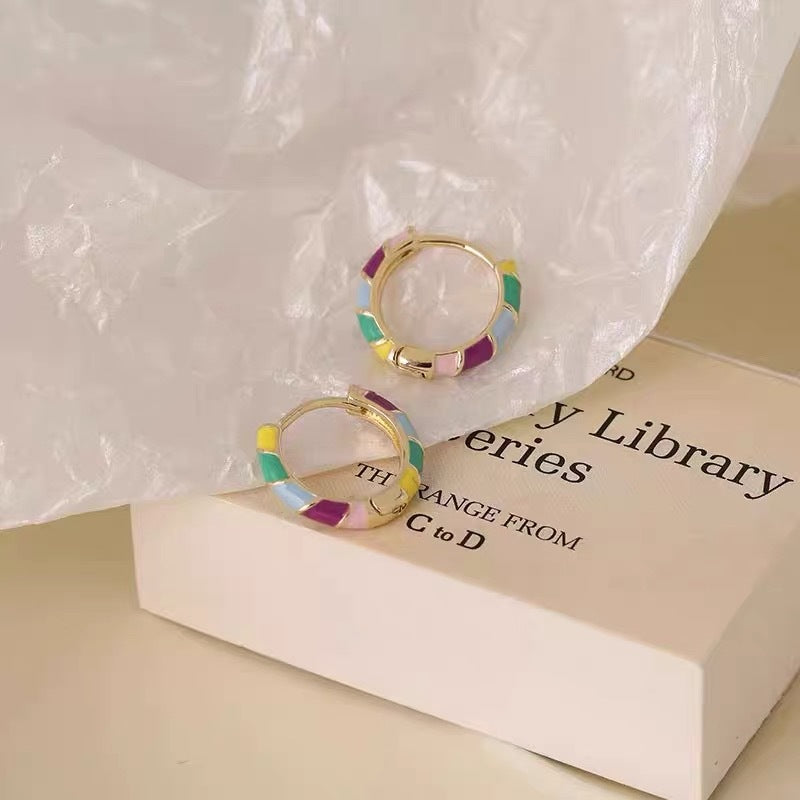 Tale Town Simple Compact Colored Drip Glaze Ear Buckle
