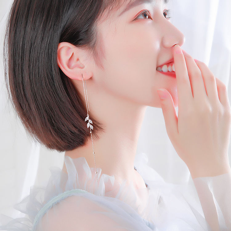 Women's Leaf Tassel Elegant Wild Long Temperamental Ear Line