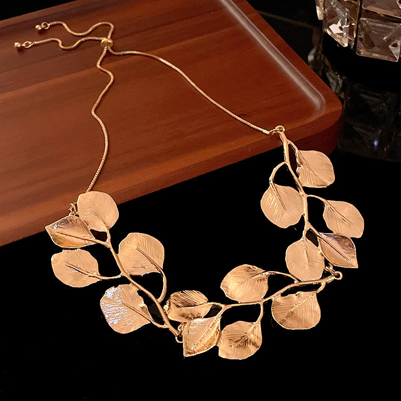 Leaf Chain Pull Personality Fashion Short Necklaces