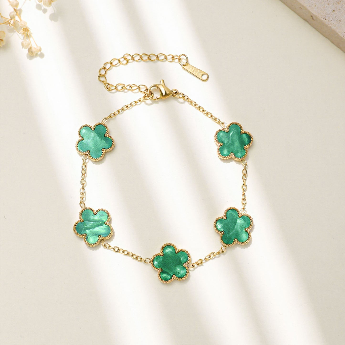 Women's Steel Gold-plated Parthenocissus Grass Plaid Fashion Simple Light Bracelet