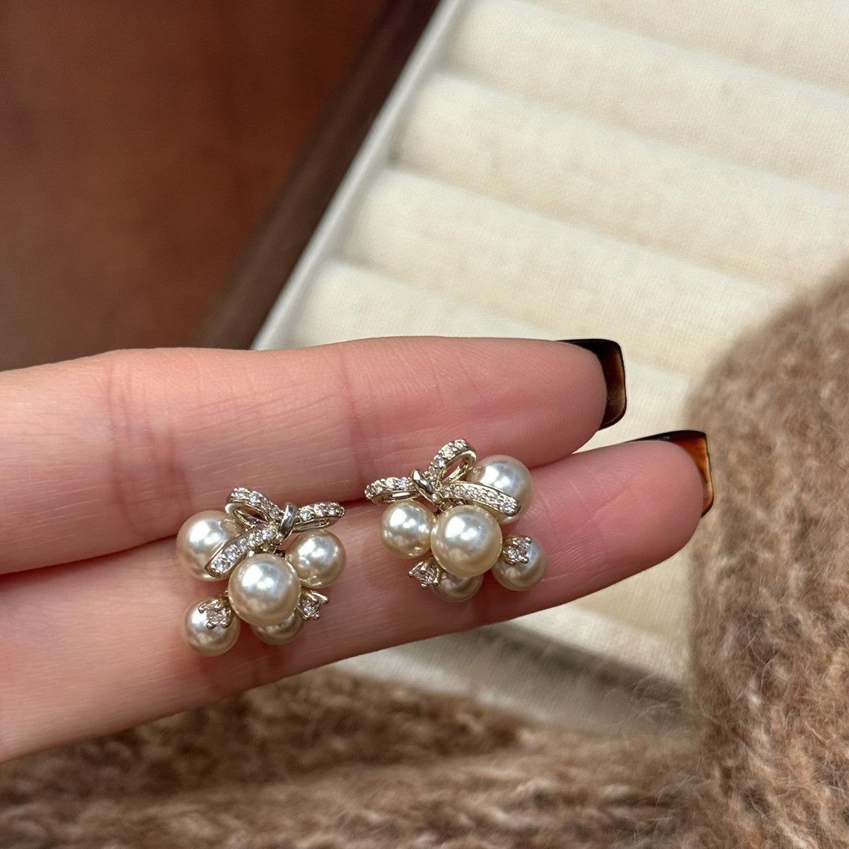 Design Gentle Mocha Mousse Pearl Grape Tassel Unique Earrings
