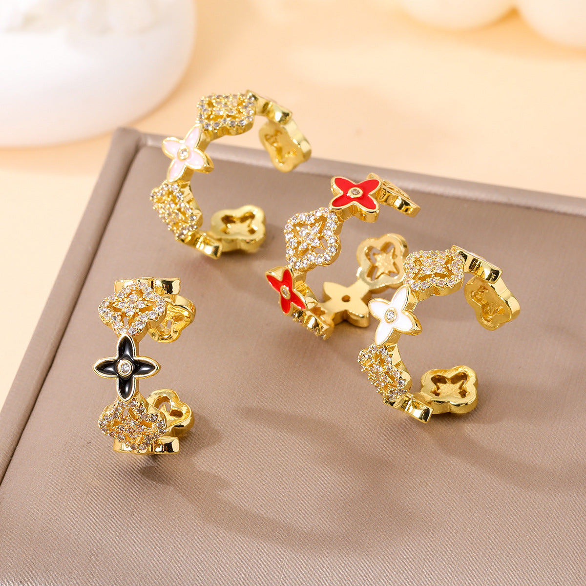 Dripping Full Diamond Lucky Four-leaf Clover Open Hollow Rings