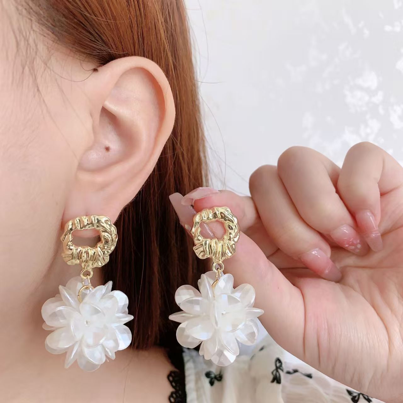 Lux Acrylic Petal Eardrops Niche Design Retro Temperament Earrings