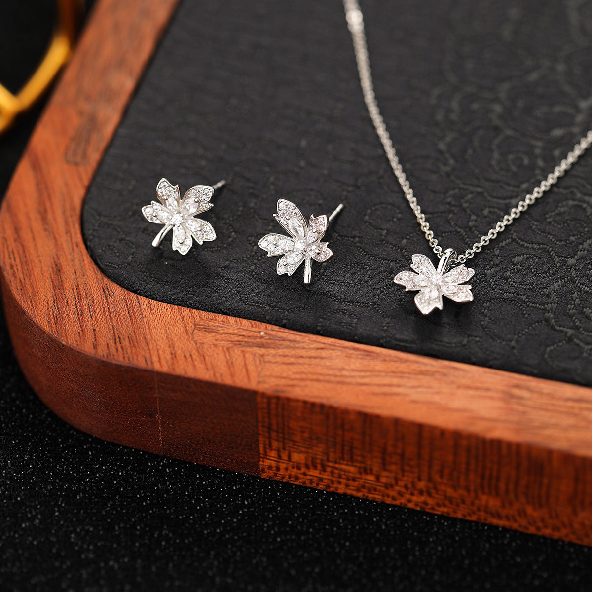 Glamorous Comfortable Two-piece Affordable Luxury Fashion Jewelry Set