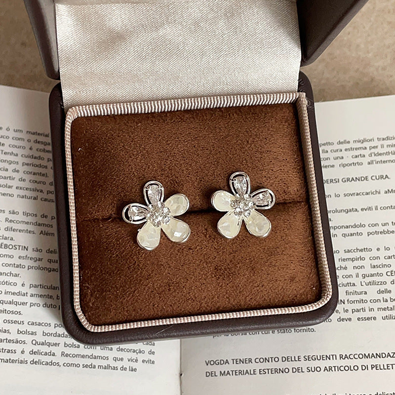 Women's Style High-grade Broken Shell Flower For Retro Gentle Fashion Trendy Earrings