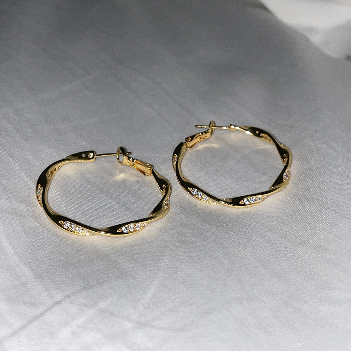Women's Light Luxury Cold Style Mobius Zircon Fashion High Sense Niche Rings