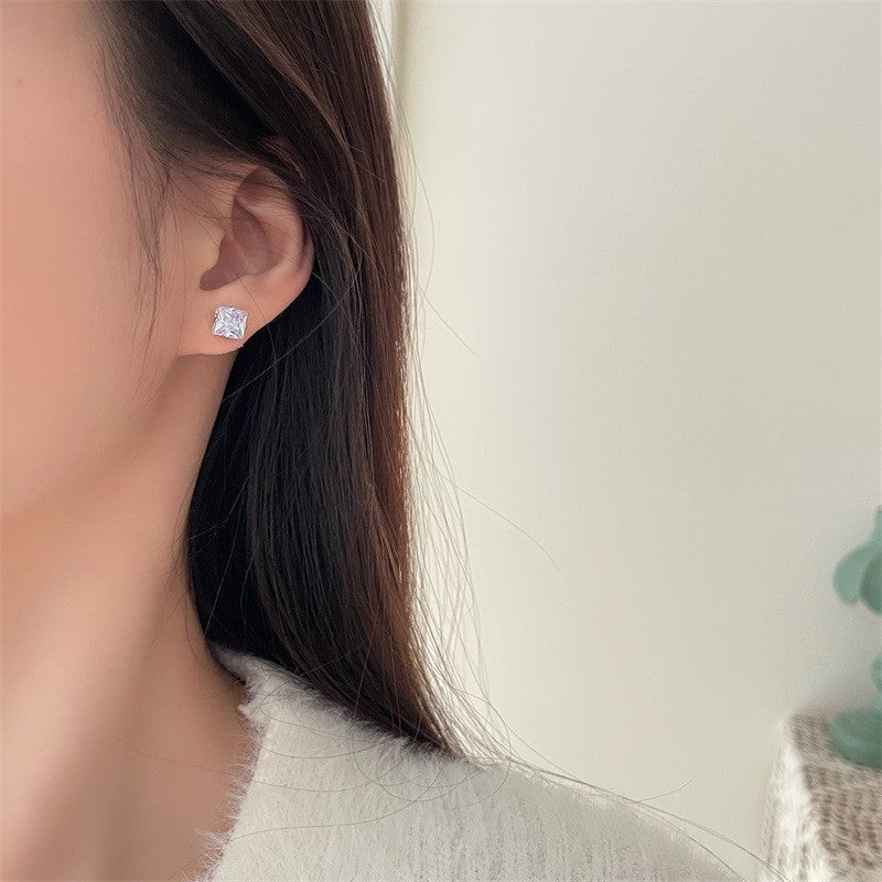 Women's Simple Geometric Rhinestone Small Sweet Graceful Fashionable For Stud Earrings