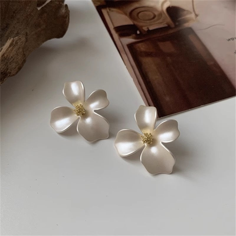 Simple Light Luxury Flower Super Petals Stud Earrings