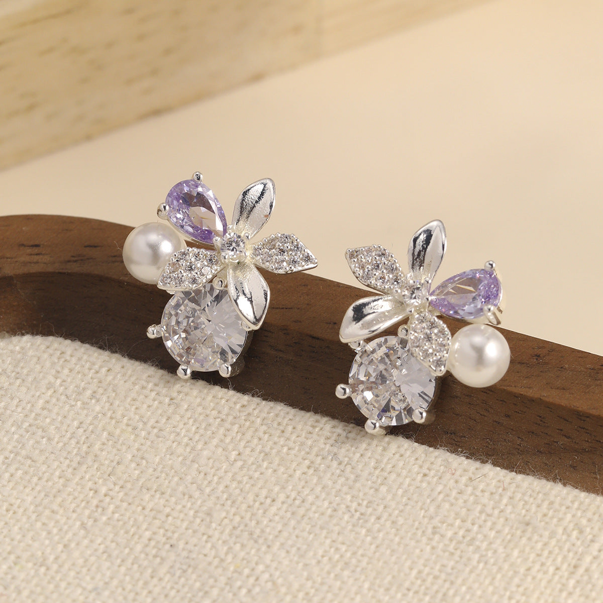 Style Fresh Zircon Flower Pearl Personality Fashion Stud Earrings