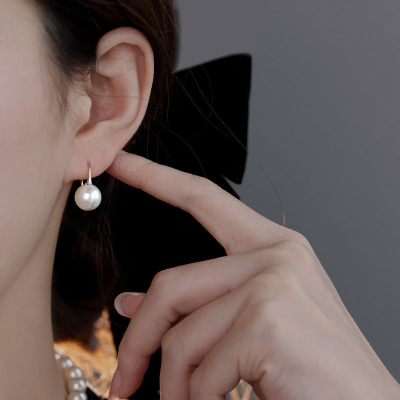 Pearl Simple Classic Perfect Circle Shell Stud Earrings