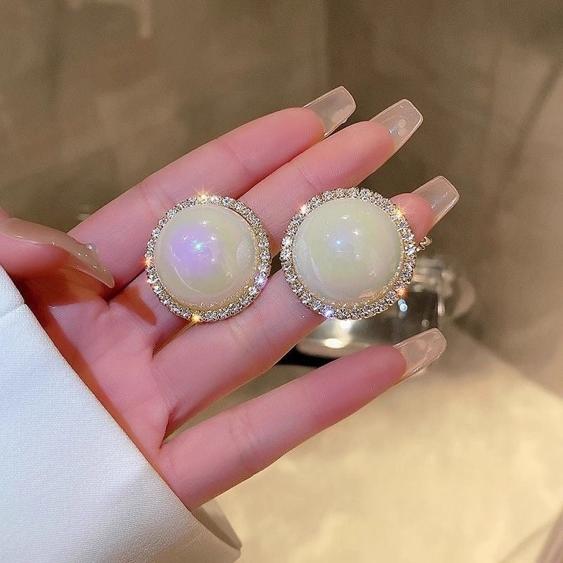 Geometric Simple Crack Sponge Pearl Female Personality Mermaid Stud Earrings