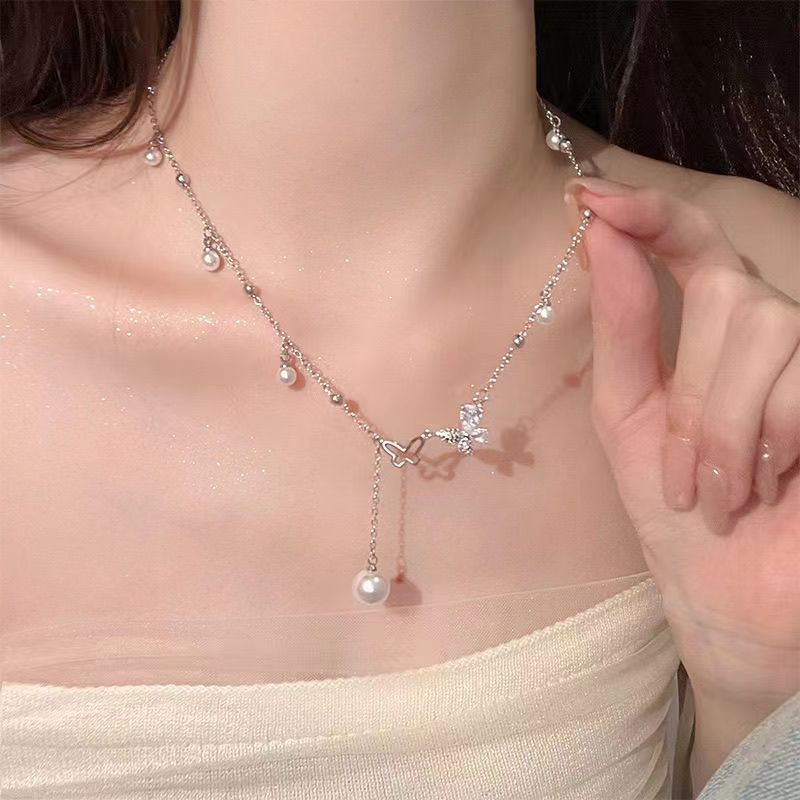 Women's Delicate Heart Light Luxury Graceful Fashionable Butterfly Clavicle Necklace