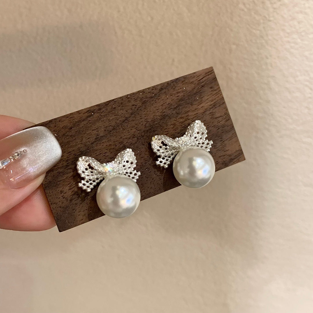 Women's Gentle Lace Bow Pearl Exquisite Light Luxury Minority Unique Beautiful Stud Earrings