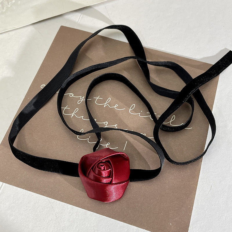 Women's Black Style Temperamental Minority Flower Clavicle Necklaces