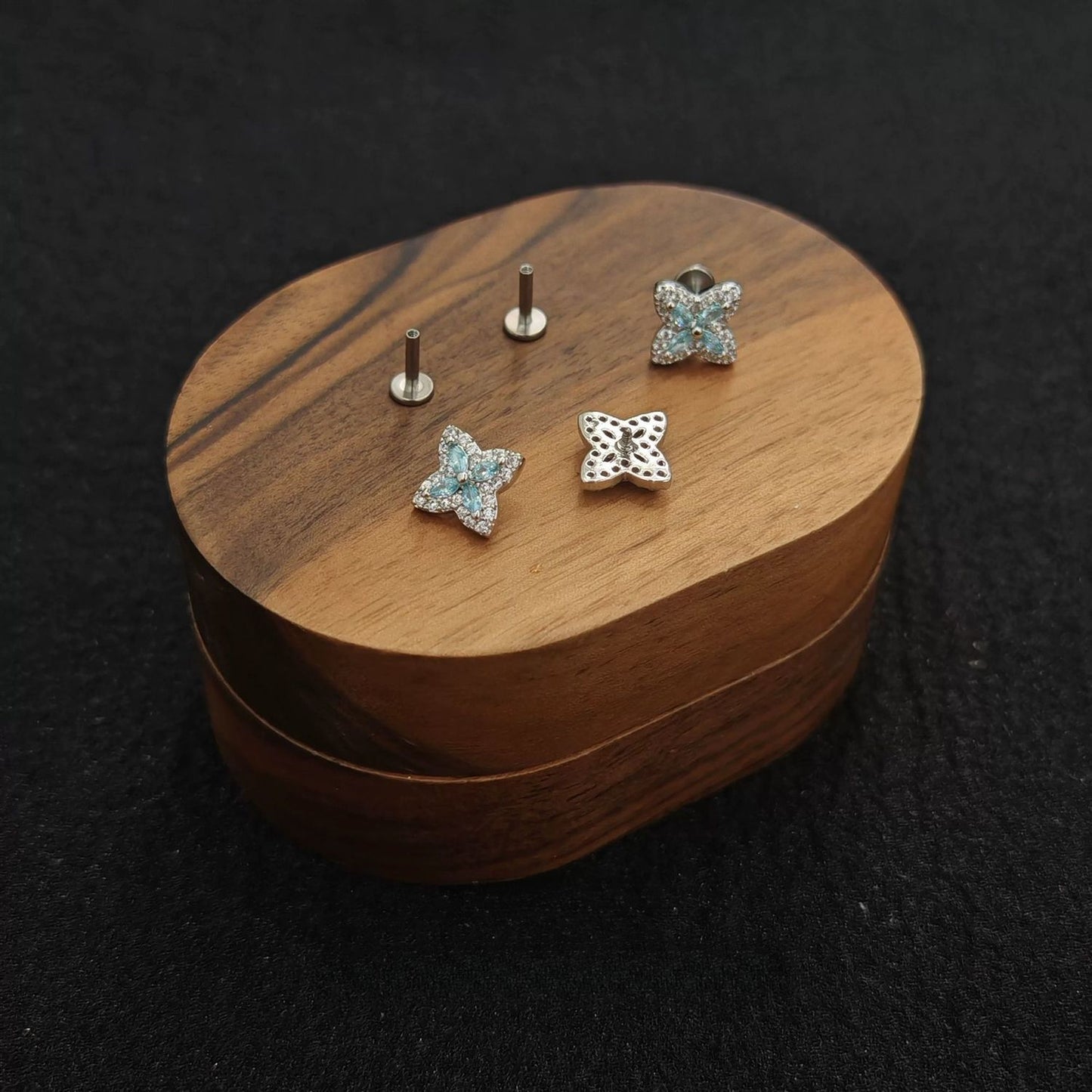 Women's Spiral Temperament Flash Four Leaf Clover Ear Tooth Mouth Bone Stud Earrings