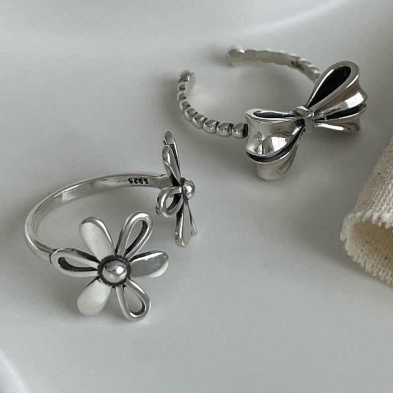 Women's Niche Retro Design Bow Fashion Dignified Hollow Rings