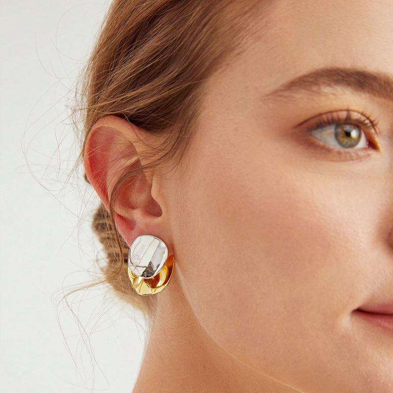 Women's Retro Irregular Metal Wafer Light Luxury Design Sense Fashionable Earrings