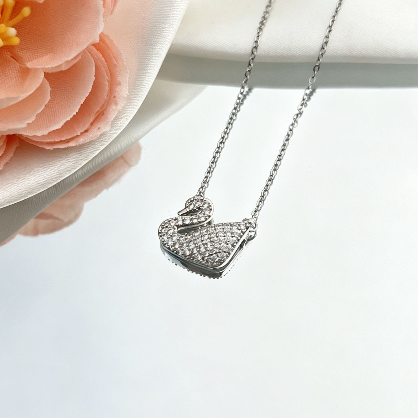 Women's Swan Light Luxury High-grade Clavicle Chain Elegant Necklace