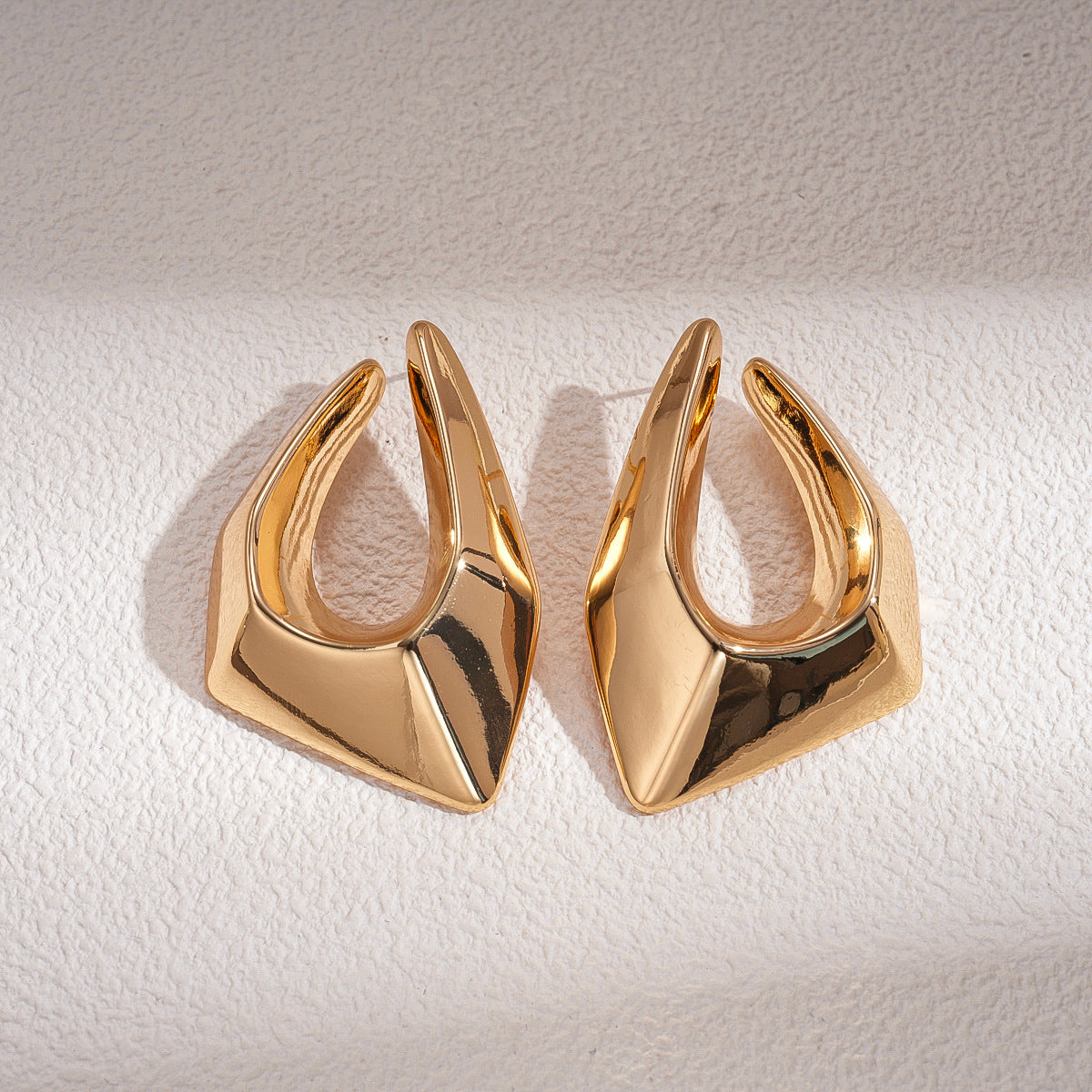 Women's Needle Round Curved Geometric Ear Retro Personalized Temperamental Light Luxury Earrings