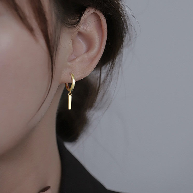 Women's Small Simple Hollow Pearl High-grade Refined Stud Earrings