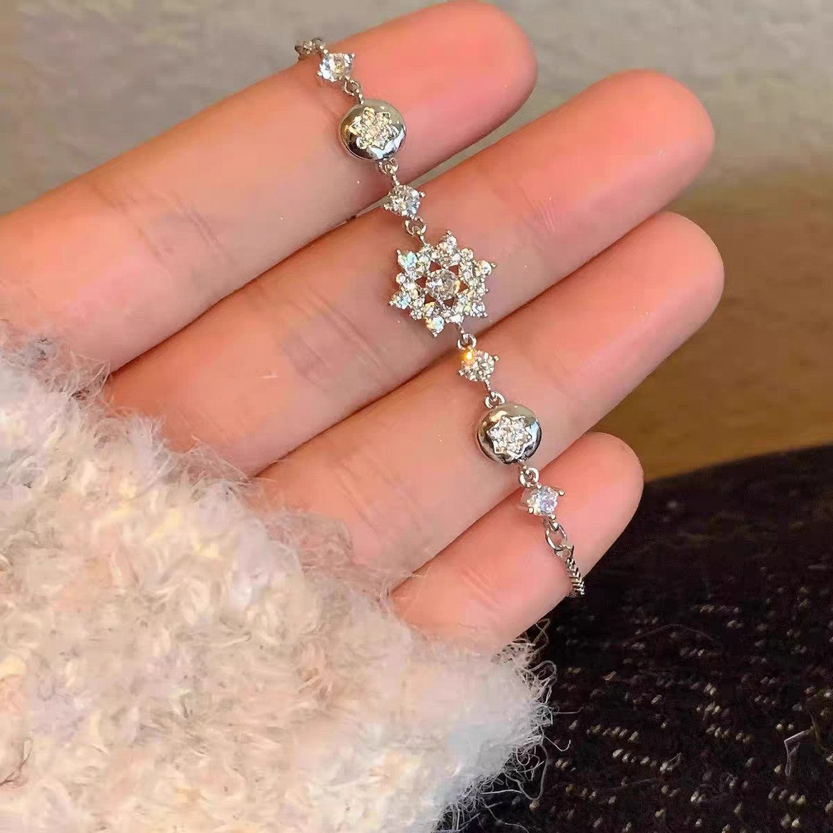 Beautiful Light Luxury High-grade Full Diamond Flash Trendy Temperamental Minority Bracelets