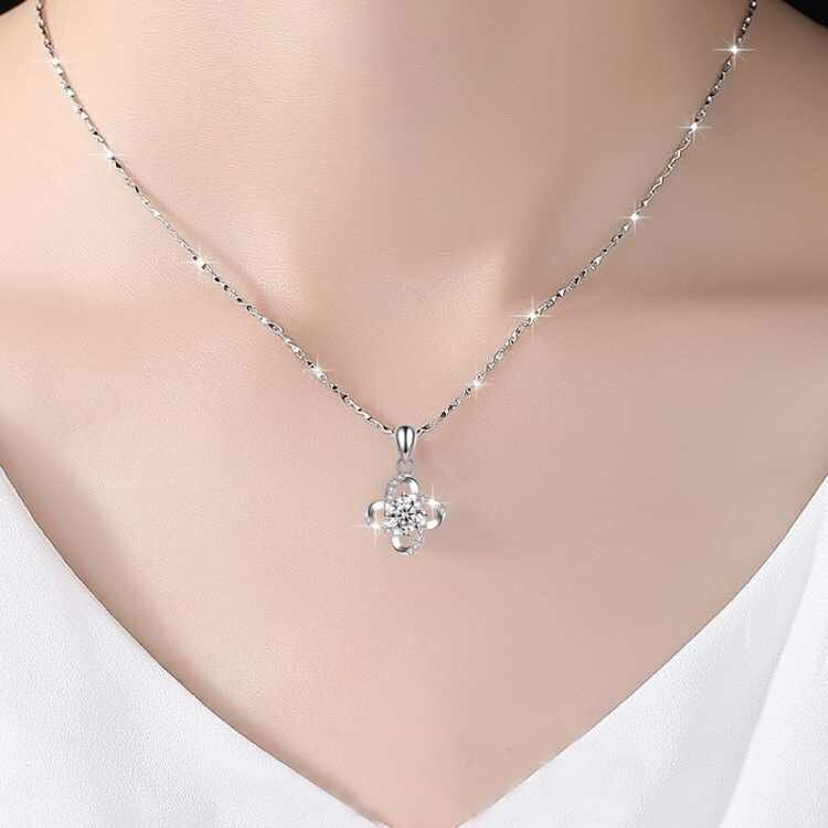 Women's Clavicle Chain Fashion Accessories Light Luxury Pendants