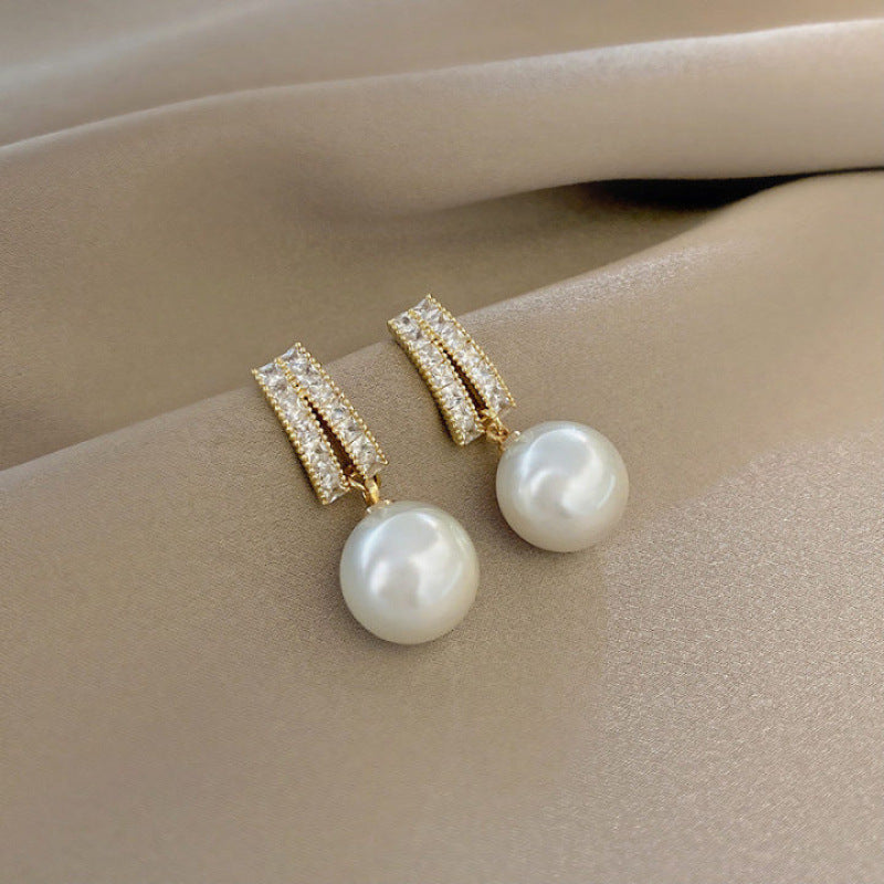 Women's Pearl French Minority Retro Affordable Luxury Stud Earrings