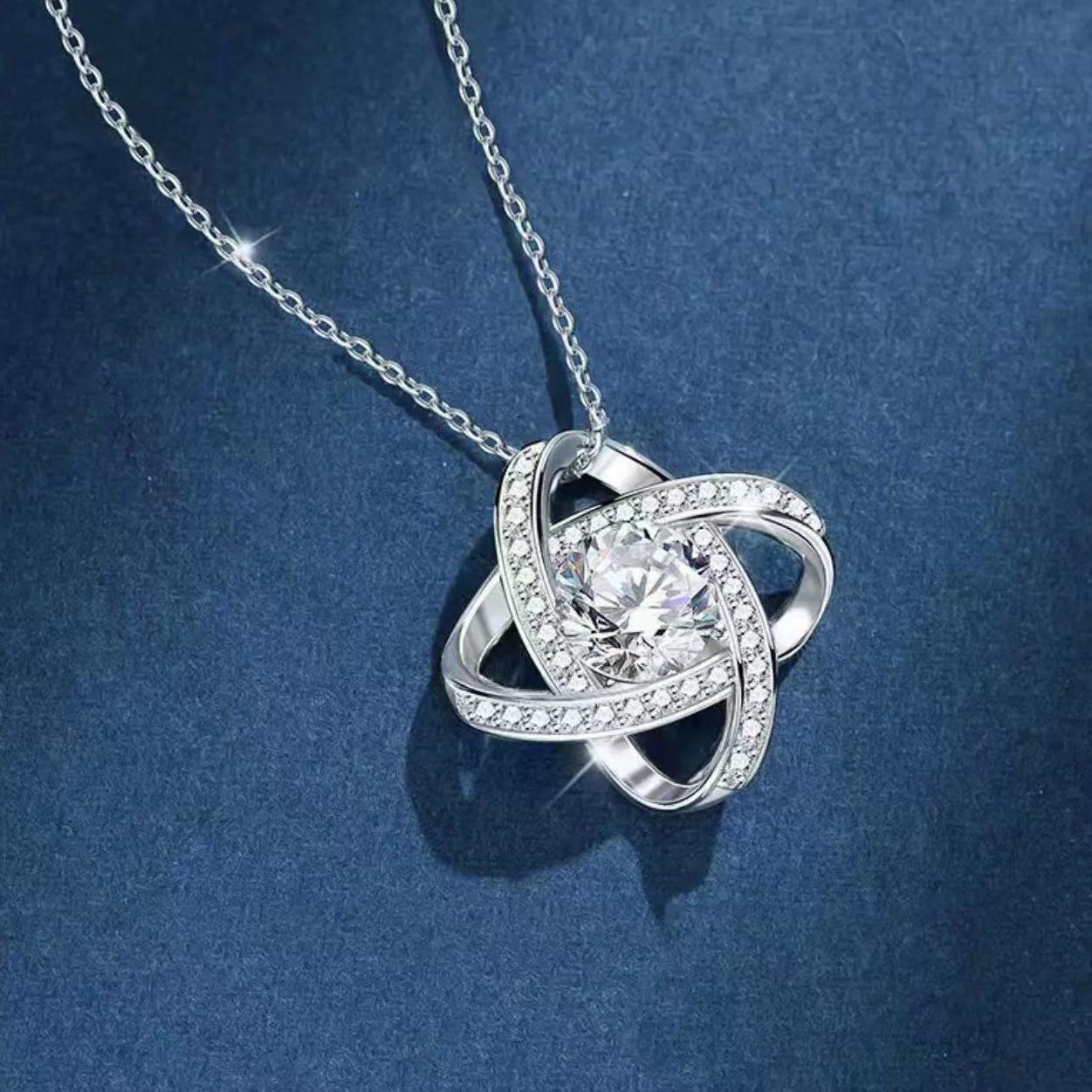 Clover Female Light Luxury Minority Design Clavicle Necklace