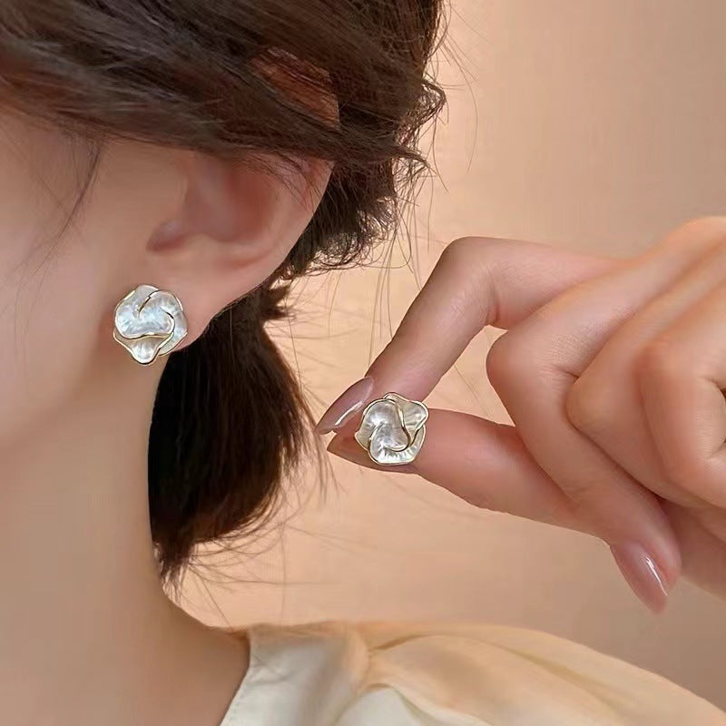High-grade Retro Baroque Good-looking Pearl Niche Winter Earrings