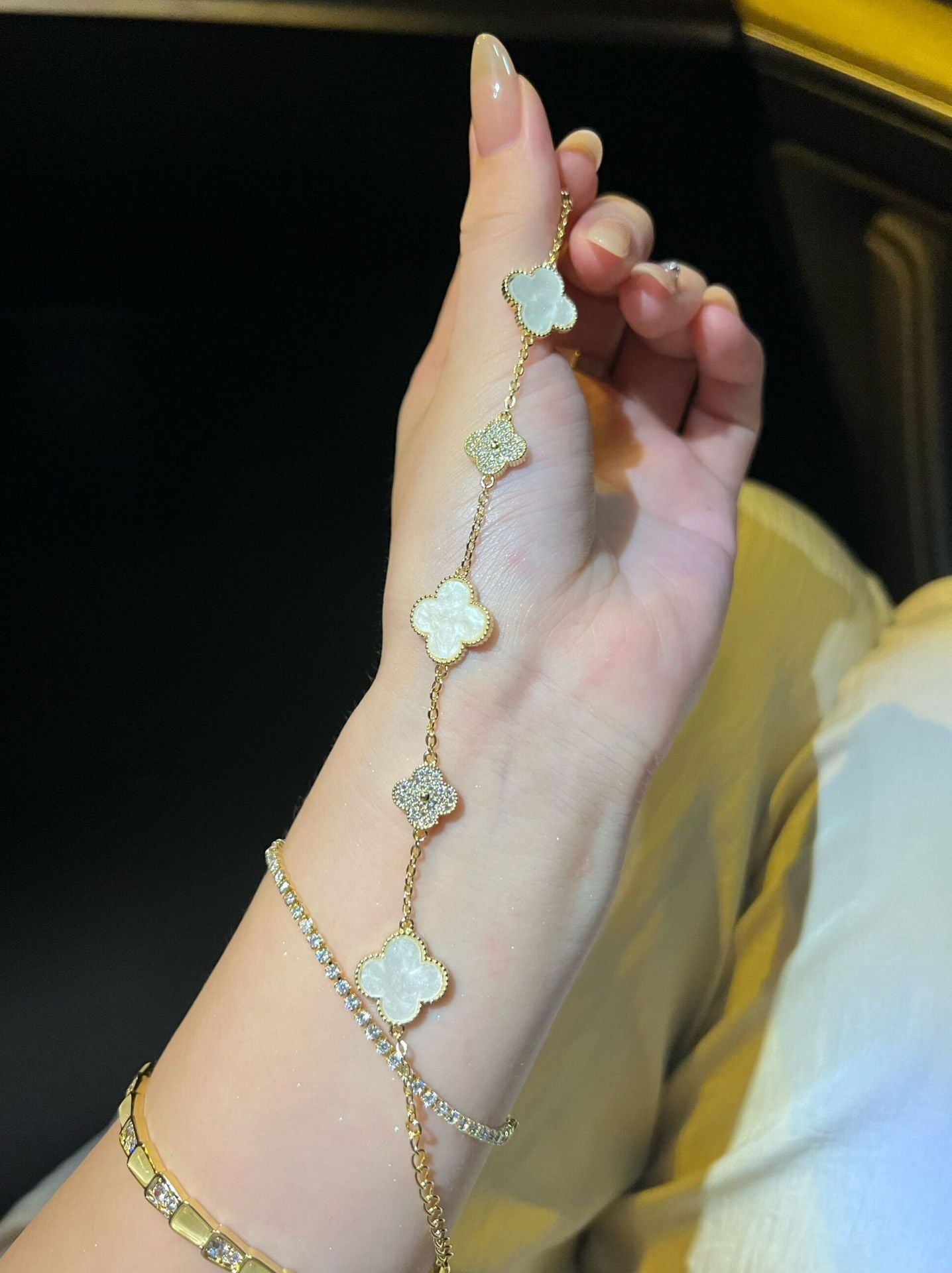 Women's Flower Zircon Super Flash Temperamental Light Bracelets