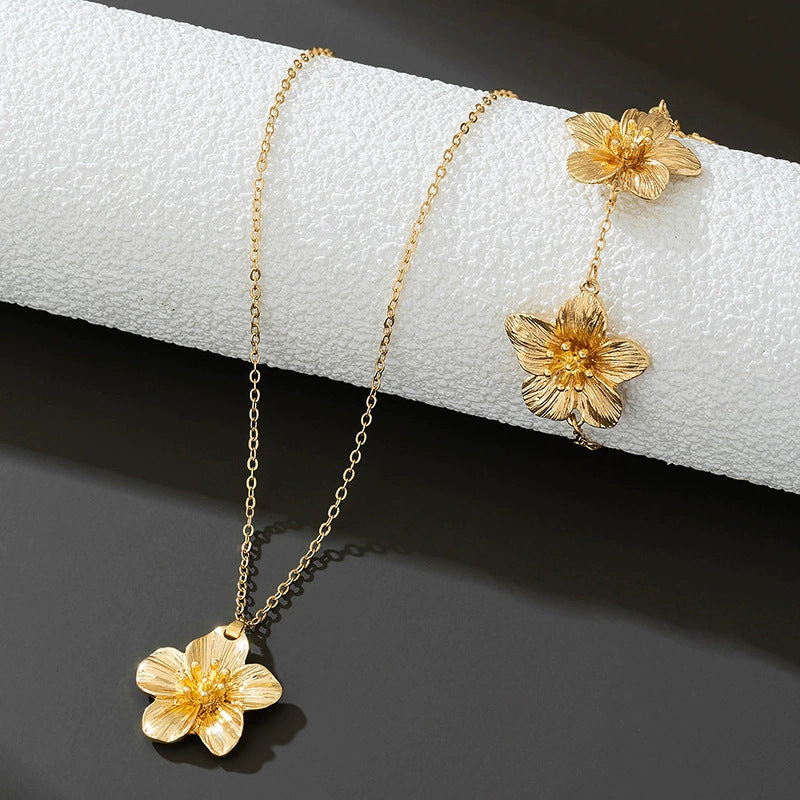 Slouchy Classic Women's Flower Golden Stamen Jewelry Set