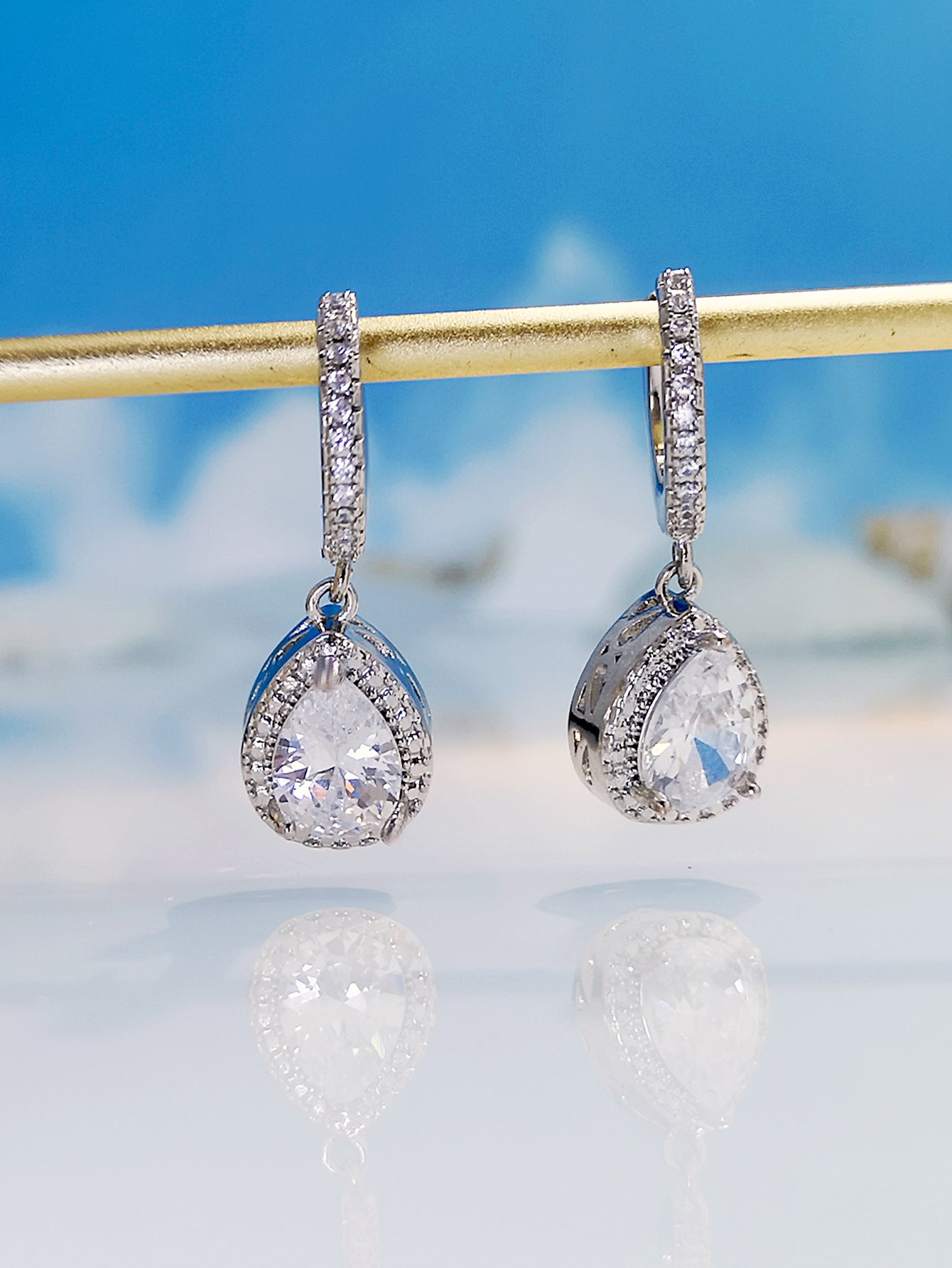 Women's High-grade Light Luxury Blue Crystal Drop-shaped Earrings