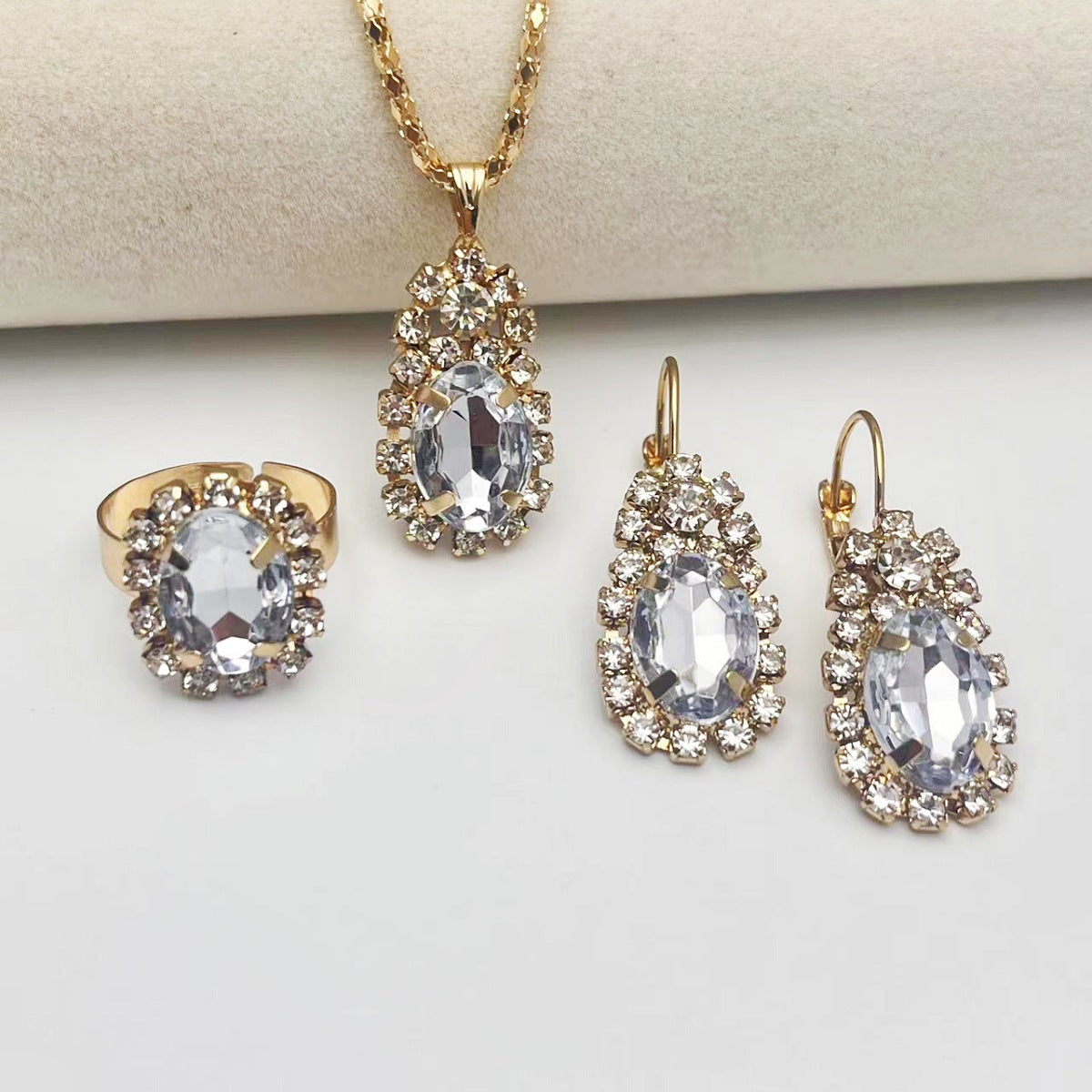 Attractive Casual Women's Special Interest Light Jewelry Set