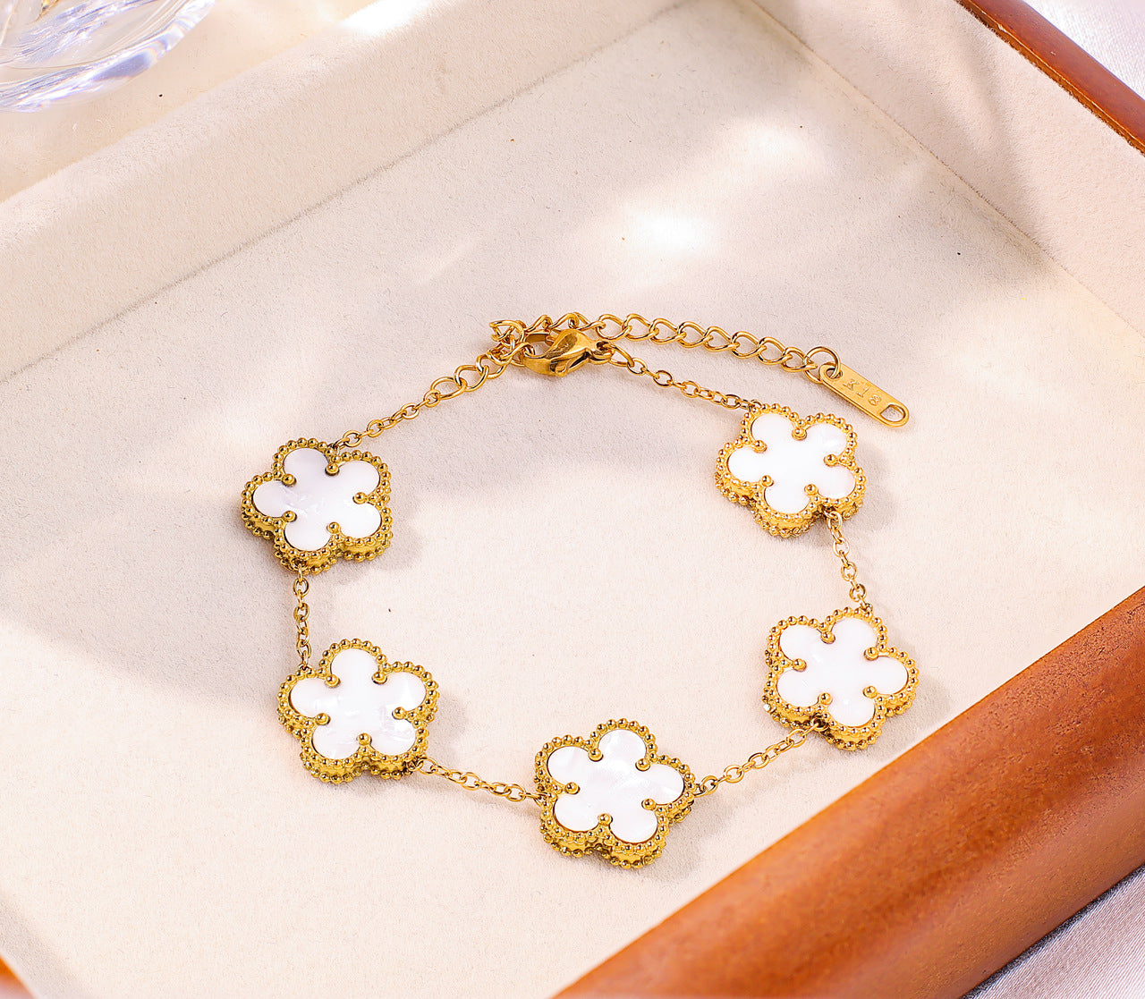 Five-leaf Flower Gold Plated Double-sided Fritillary Parthenocissus Grass Fashion Bracelets