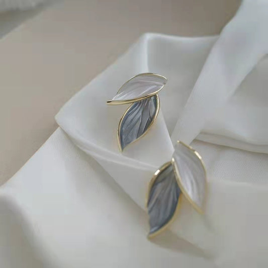 Women's Elegant Contrast Color Leaf-shaped Simple Mori Style Graceful Fashion Personality Ear Line