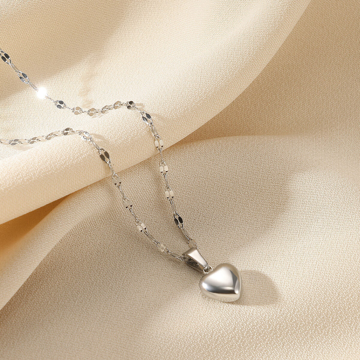 Simple Fashion Gold-plated Peach Heart Clavicle Chain Heart-shaped Necklace