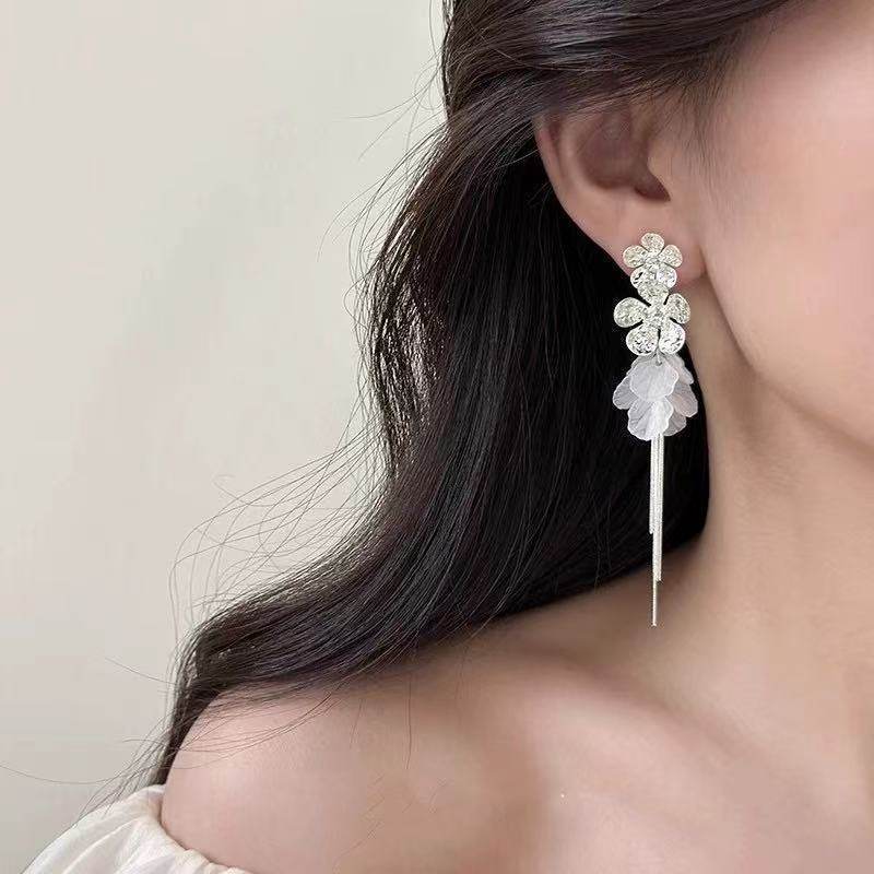 Ice Texture Sier Petal Fringe Light Luxury Gentle Stud Earrings
