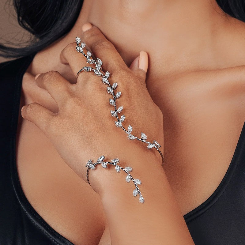 Leaves Shape Zircon Finger Chain Unique Fashion Generous Bracelet