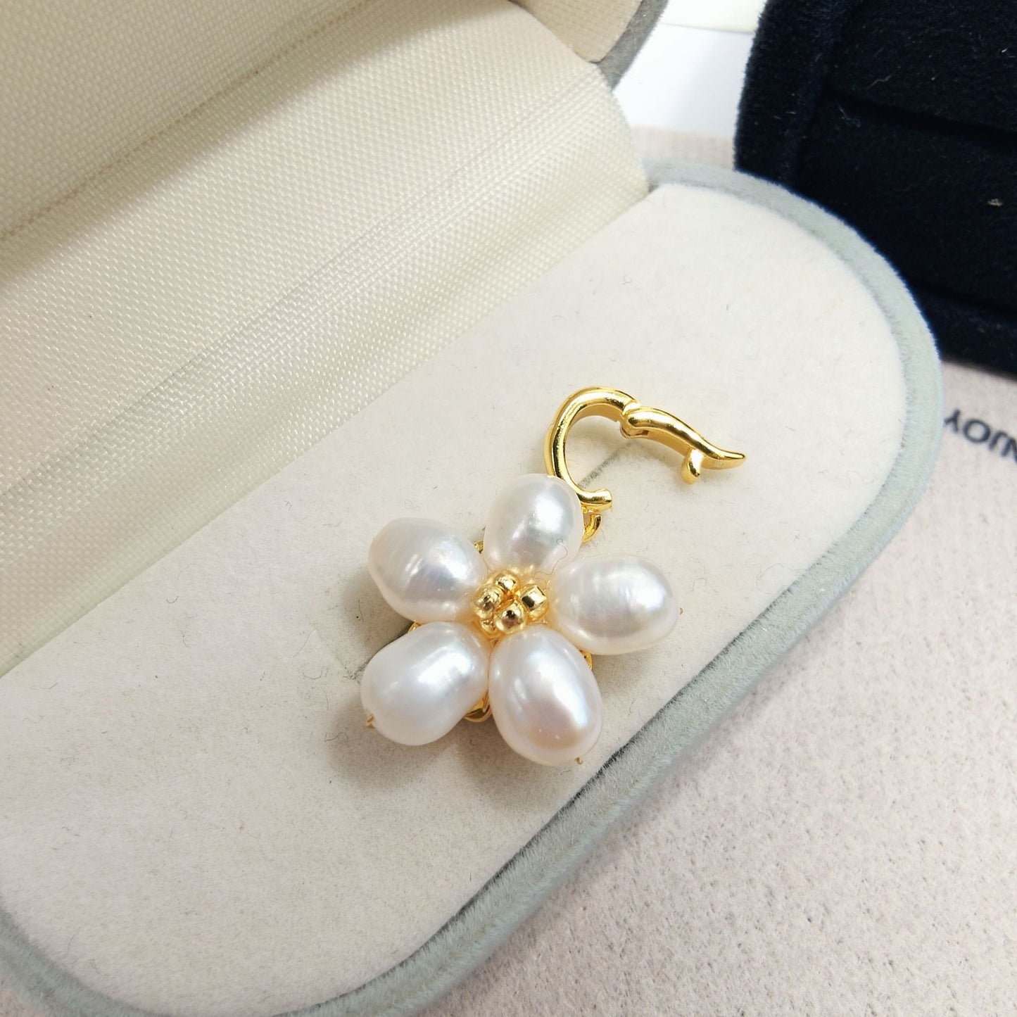Baroque Pearl Five Petal Flower Retro Style Elegant Earrings