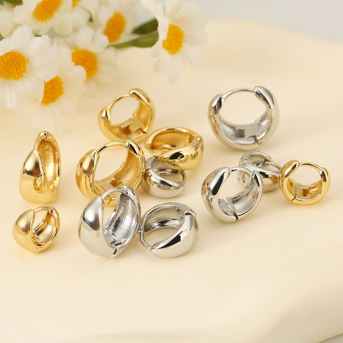Fashion Clips Niche Shaped High-grade Light Ear Buckle