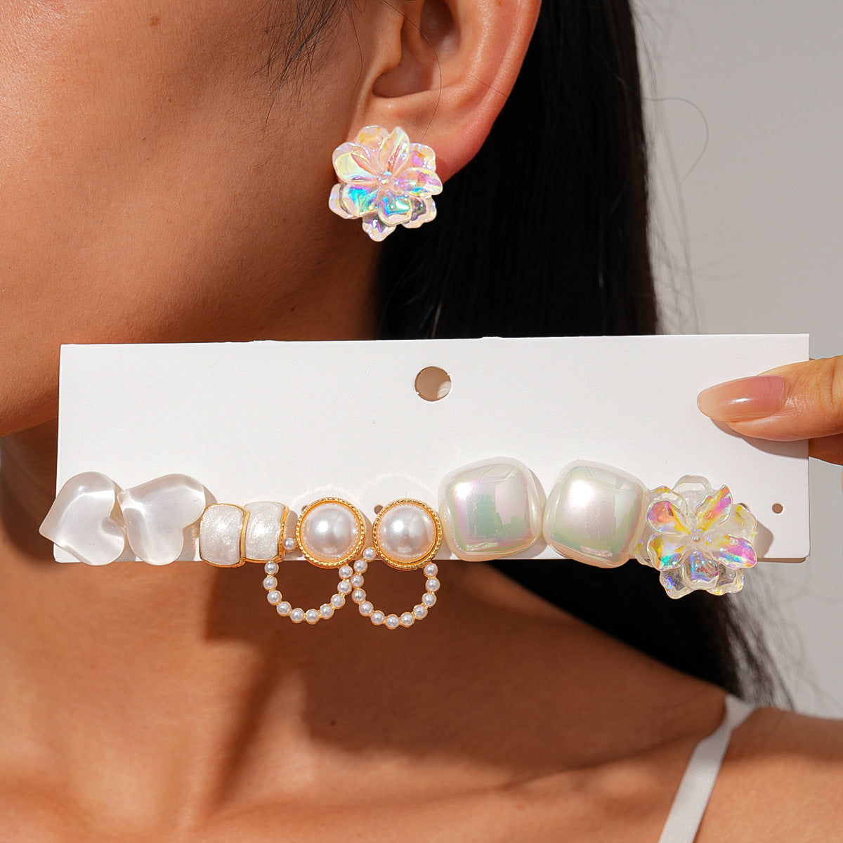 Women's Round Flower Pearl Light Luxury High-grade Earings Earrings