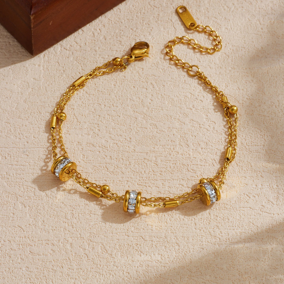Fashion High-grade Gold-plated Twin Chain Stainless Steel Round Hand Bracelet