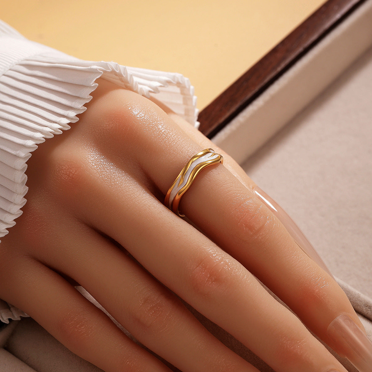 Baroque Narrow Black White Dripping Female Personality Rings