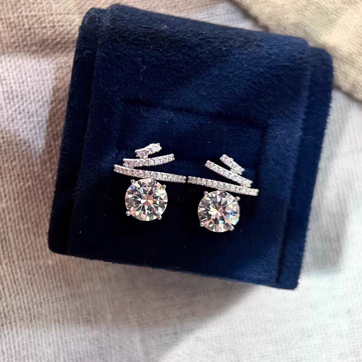 Women's Sier Big Diamond For Light Luxury Temperament Fashionable High-grade Exquisite Earrings
