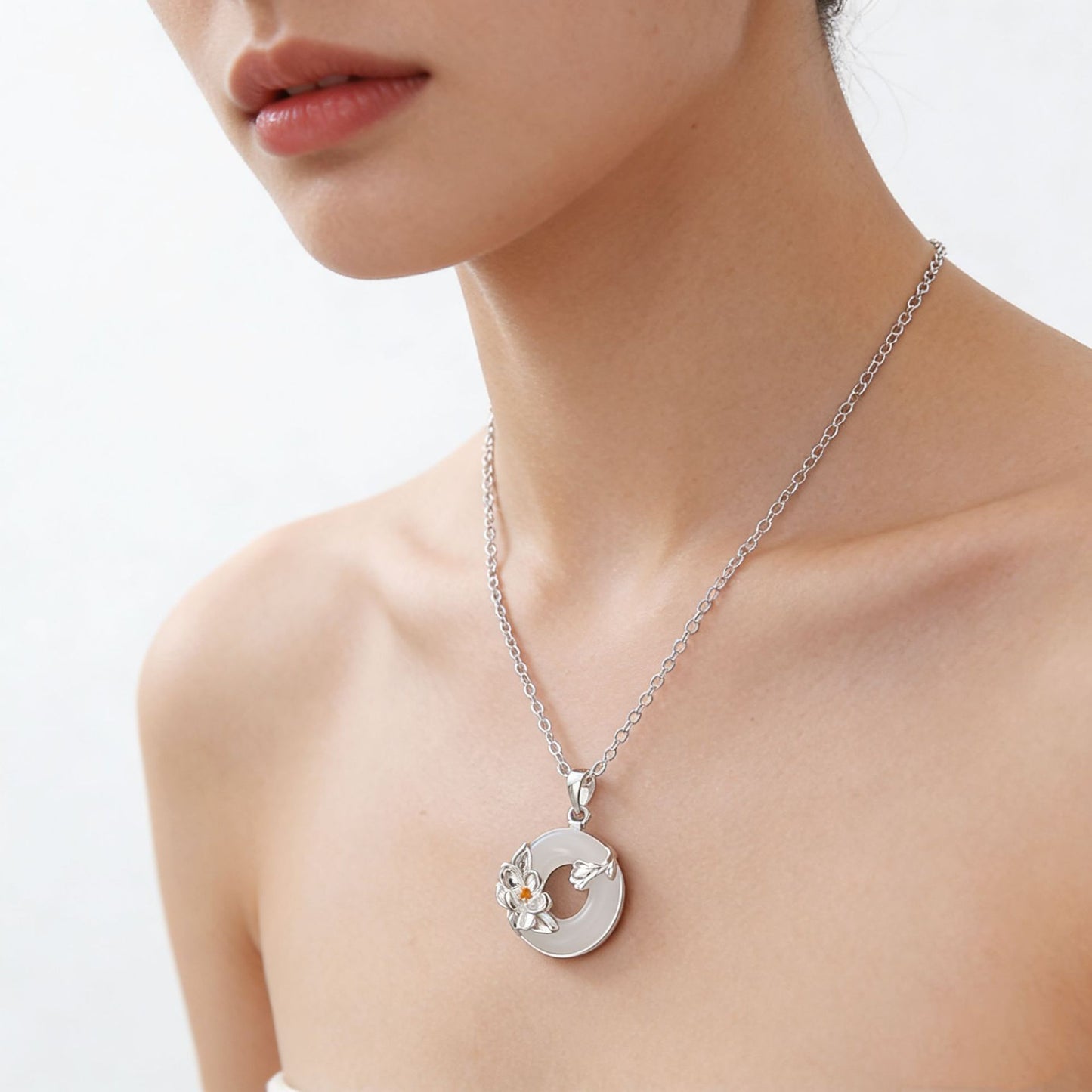 Women's Buckle Light Luxury Ancient Style Chalcedony Clavicle Necklace