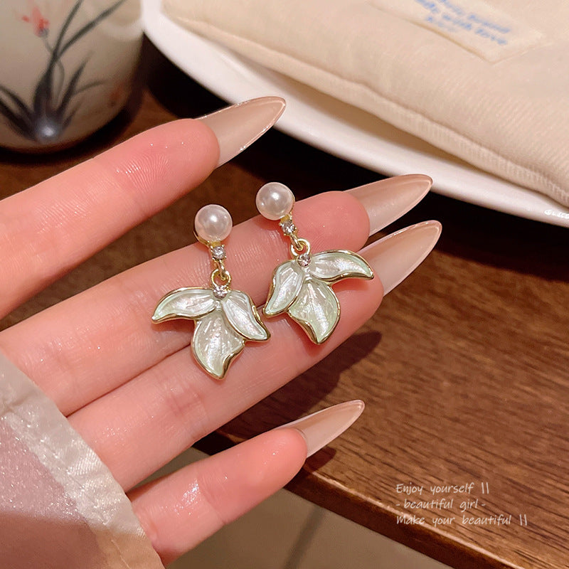 Women's Sier Needle Fresh Flower For Light Luxury Minority High-grade Pearl Stud Earrings